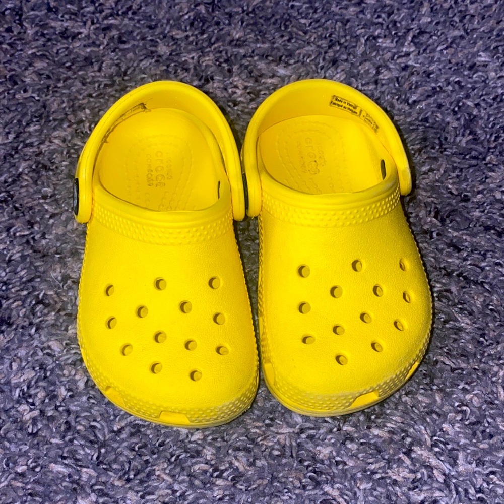 Toddler crocs size 6